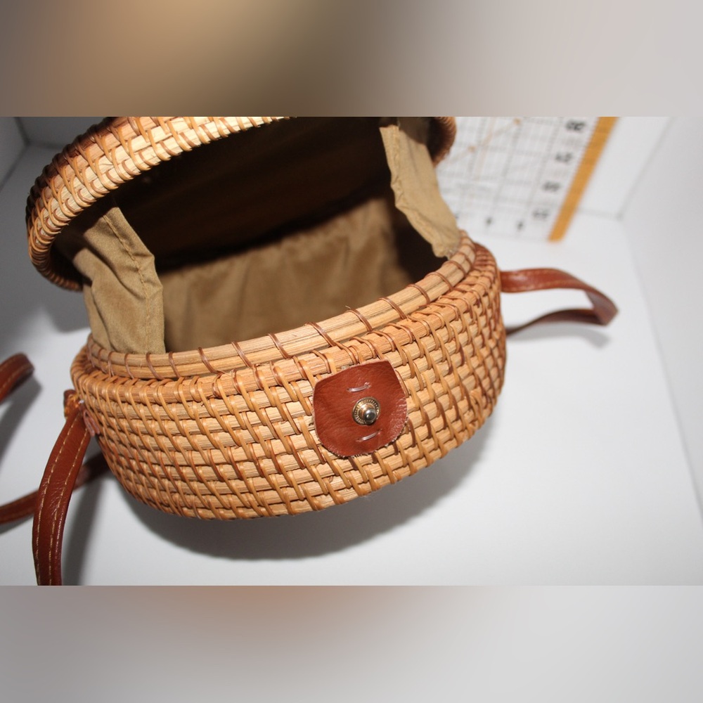 Round Rattan Wicker Crossbody Boho Bag - Picture 4 of 7